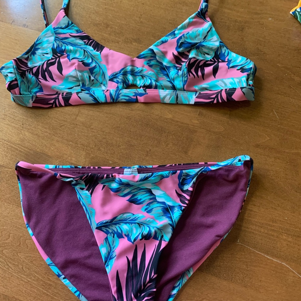Colorful bikini - Picture 2 of 4
